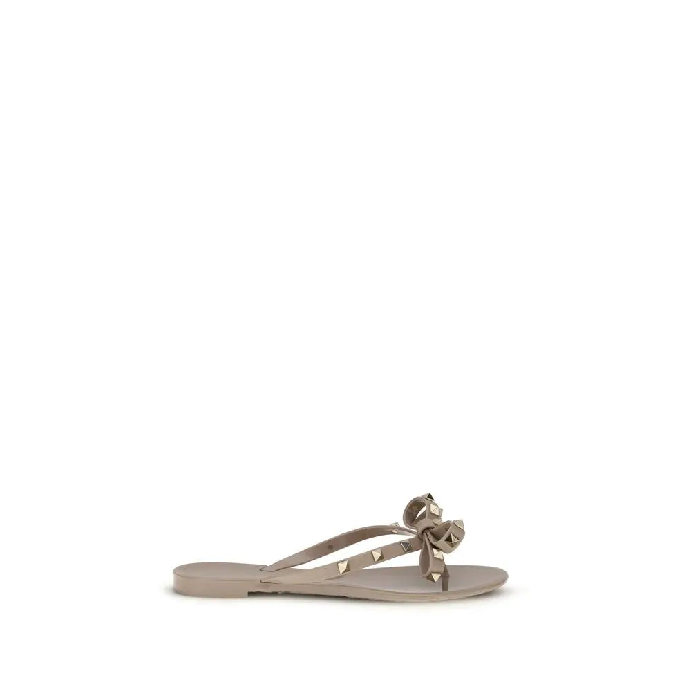 Valentino Garavani PM Thong Rockstud Sandals – Beige PVC Valentino Garavani