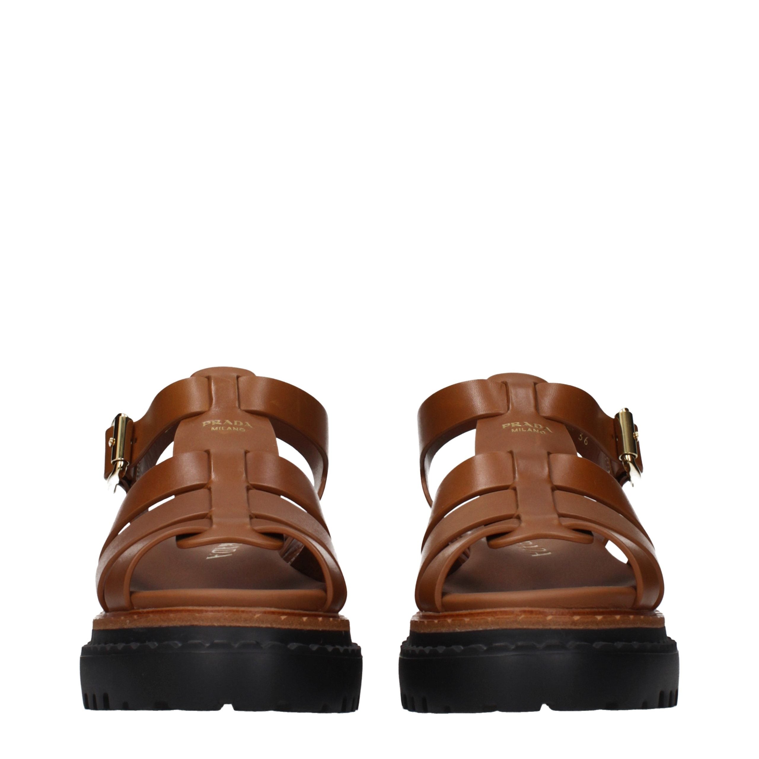 Prada platform signatuur lederachtig patina sandalen