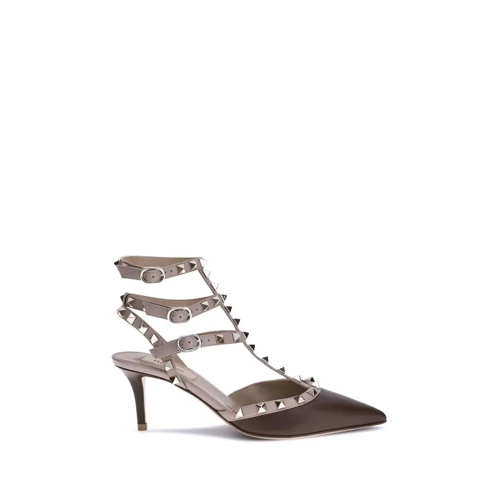 Valentino Garavani Rockstud Pumps – Bruin Kalfsleer met Iconische Studs Valentino Garavani