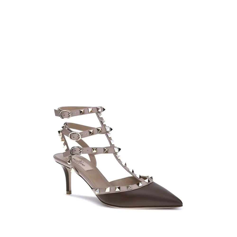 Valentino Garavani Rockstud Pumps – Bruin Kalfsleer met Iconische Studs Valentino Garavani